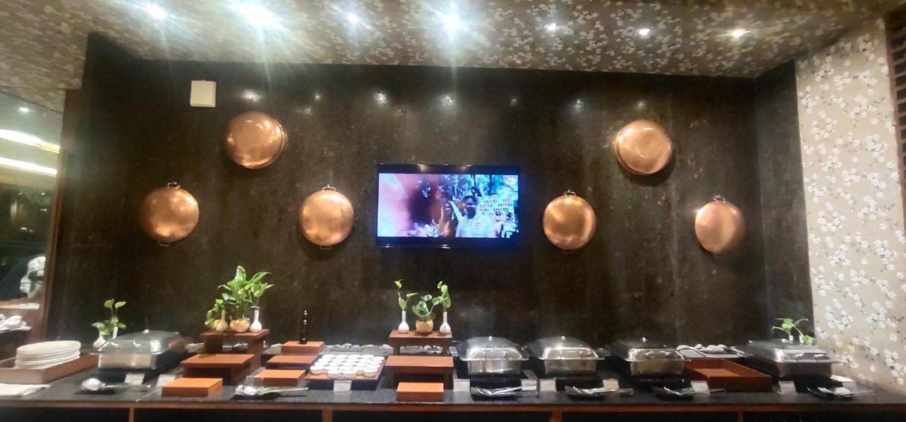 Udman Hotel Panchshila Park Nova Deli Exterior foto