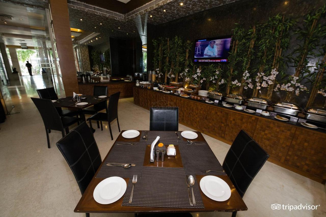 Udman Hotel Panchshila Park Nova Deli Exterior foto