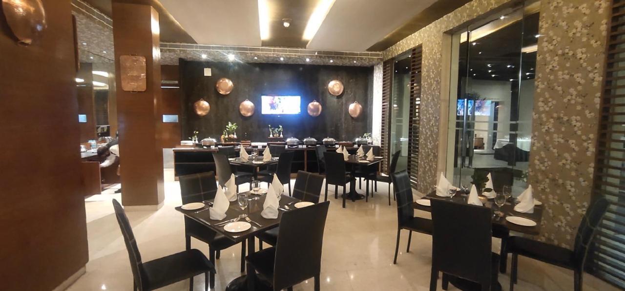 Udman Hotel Panchshila Park Nova Deli Exterior foto