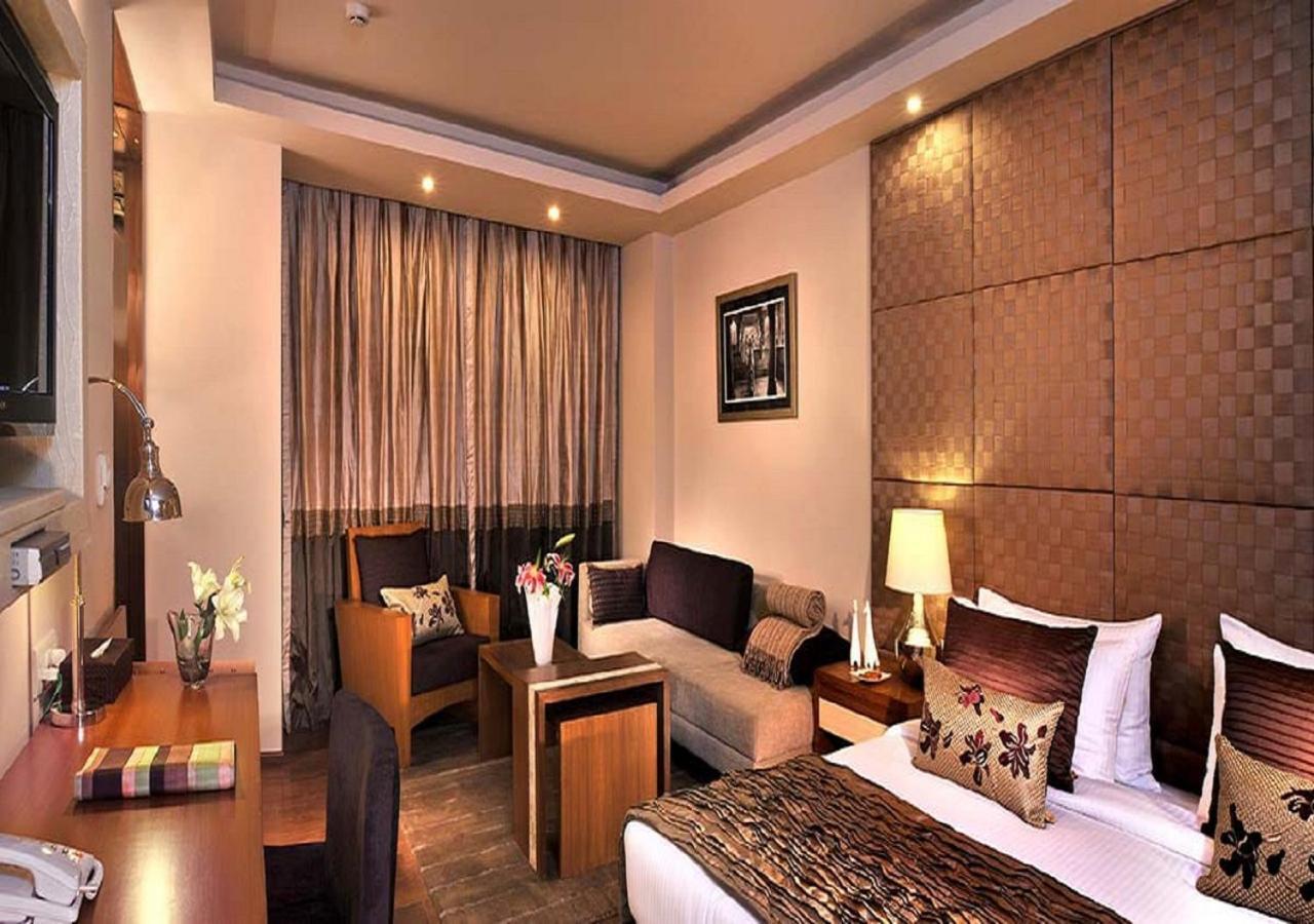 Udman Hotel Panchshila Park Nova Deli Exterior foto