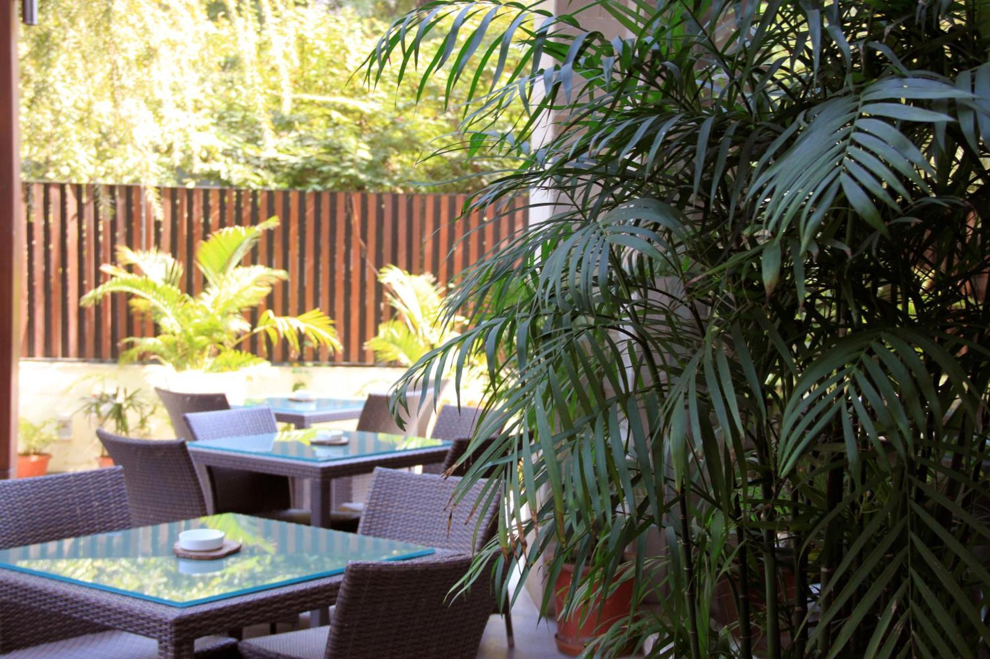 Udman Hotel Panchshila Park Nova Deli Exterior foto